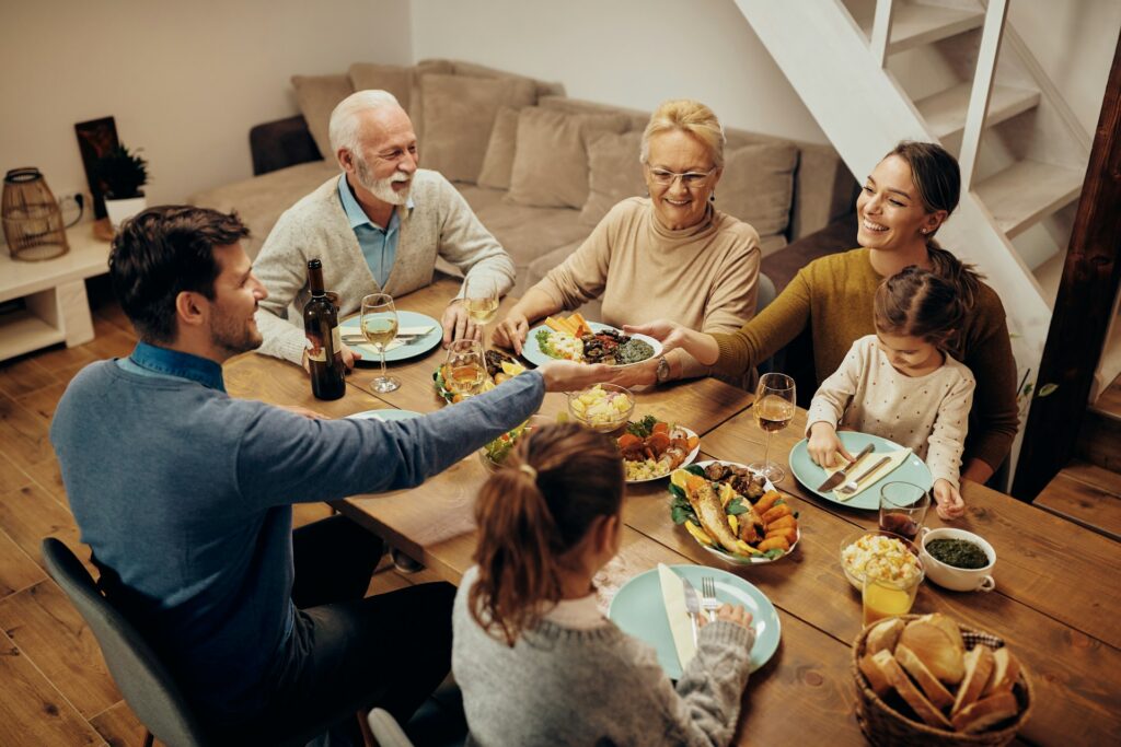 repas famille enfant parent